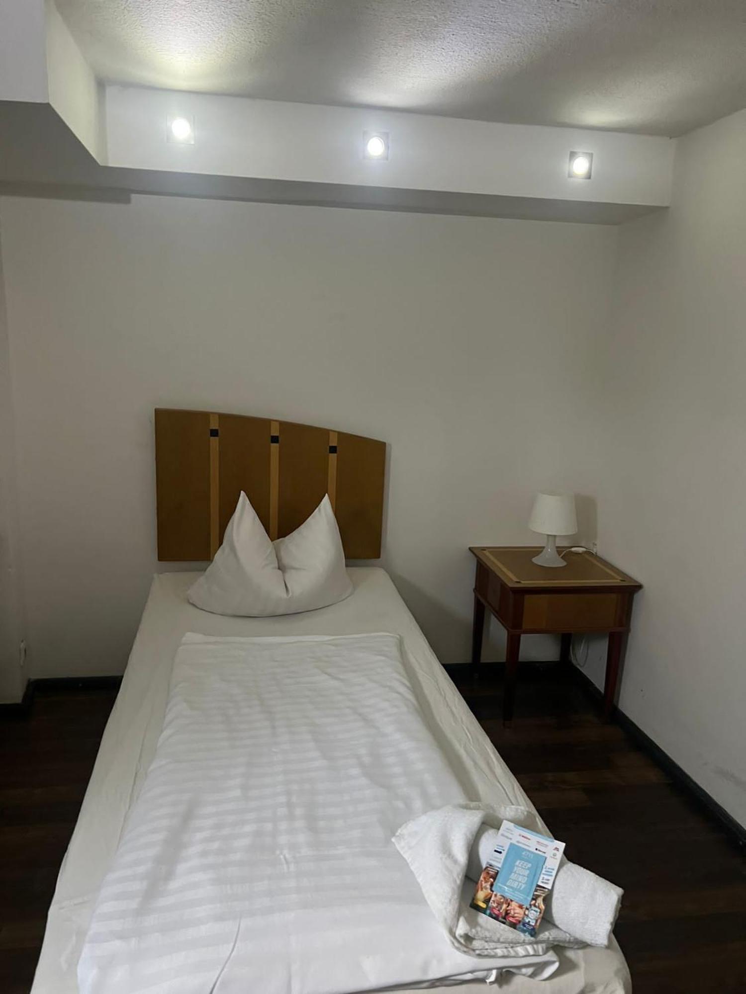 Gz Hostel Bonn Bagian luar foto