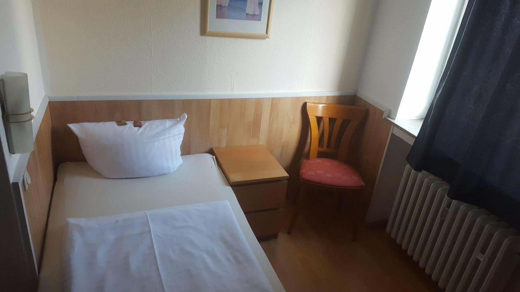 Gz Hostel Bonn Bagian luar foto