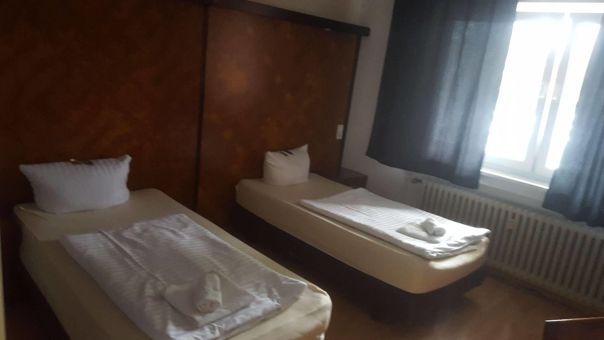 Gz Hostel Bonn Bagian luar foto